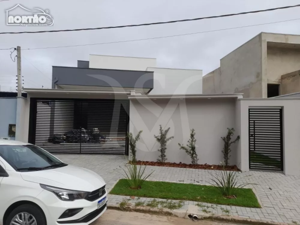 Casa à venda com 4 quartos, 145m² - Foto 1