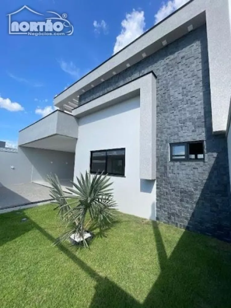 Casa à venda com 3 quartos, 308m² - Foto 3