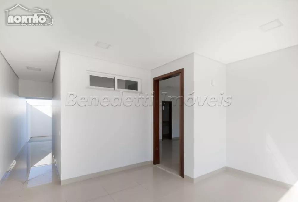 Casa à venda com 3 quartos, 116m² - Foto 1