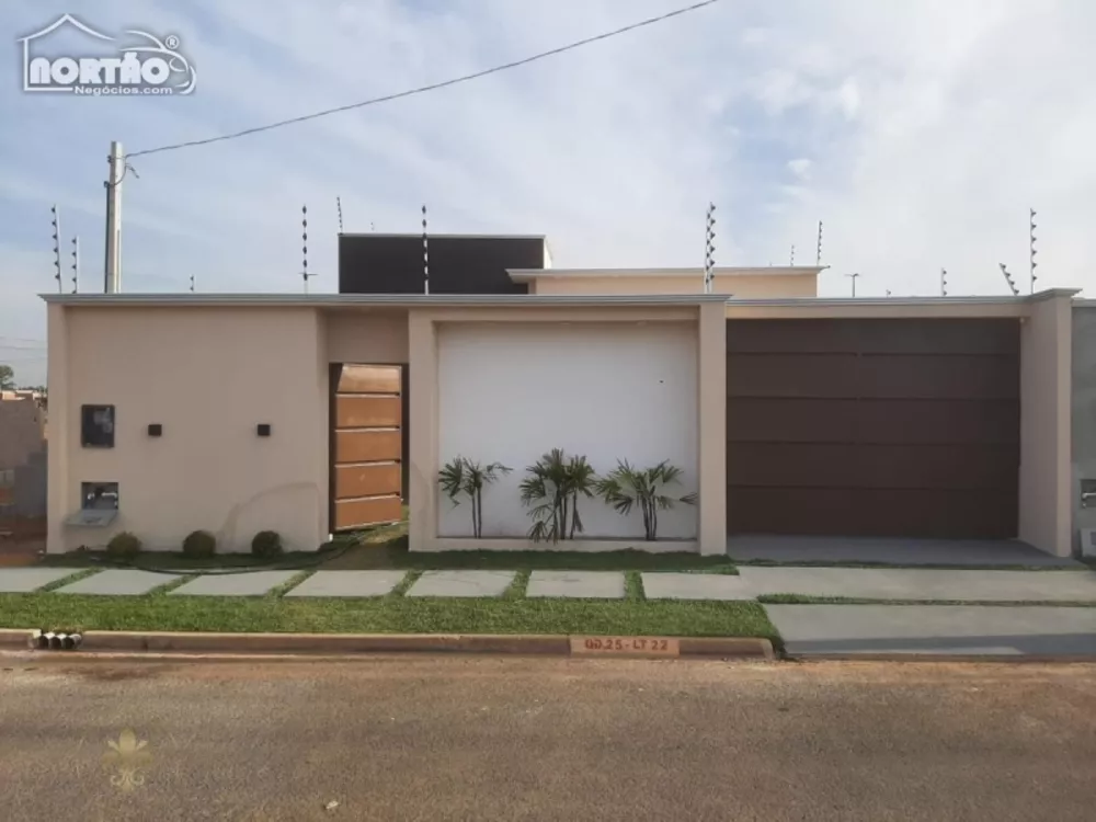 Casa à venda com 3 quartos, 180m² - Foto 1