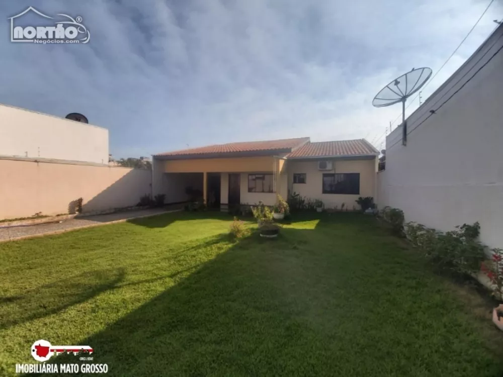 Casa à venda com 3 quartos, 142m² - Foto 2