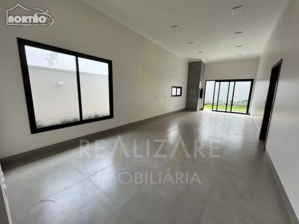 Casa à venda com 4 quartos, 171m² - Foto 2