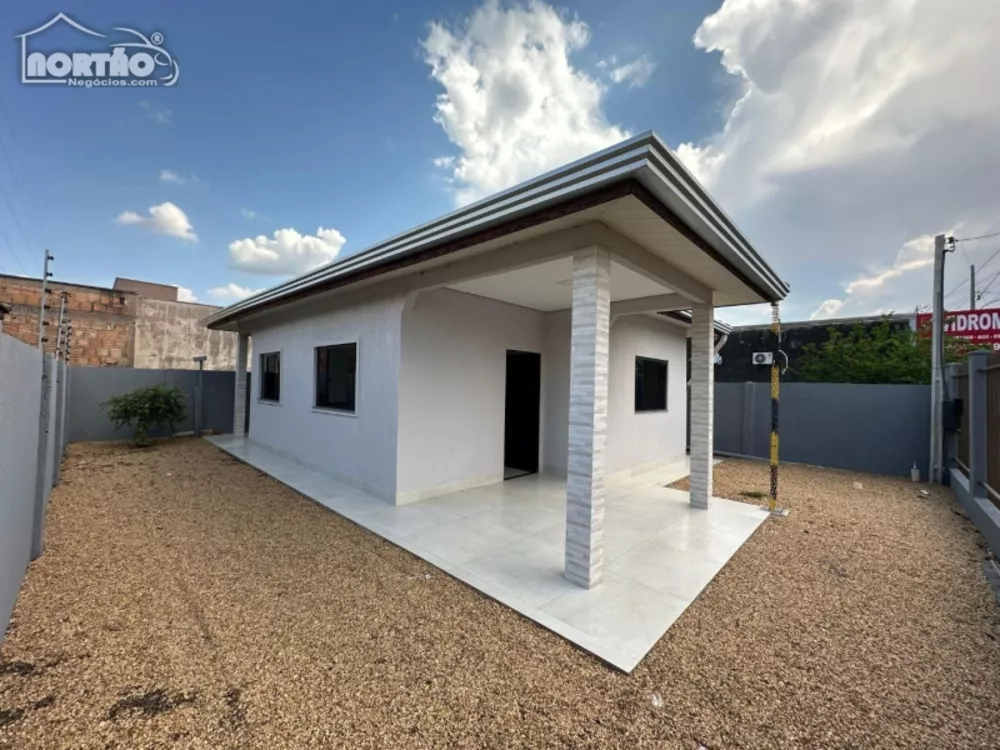 Casa à venda com 2 quartos, 80m² - Foto 2