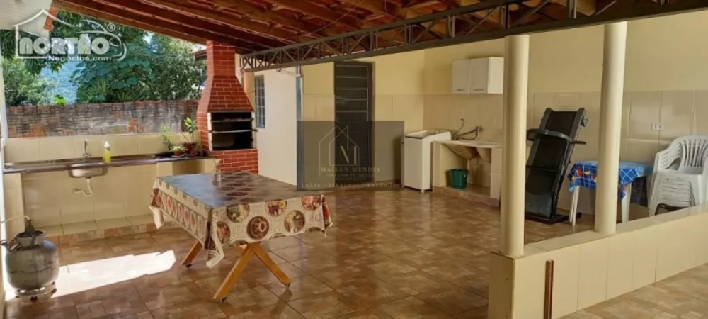 Casa à venda com 3 quartos, 190m² - Foto 2