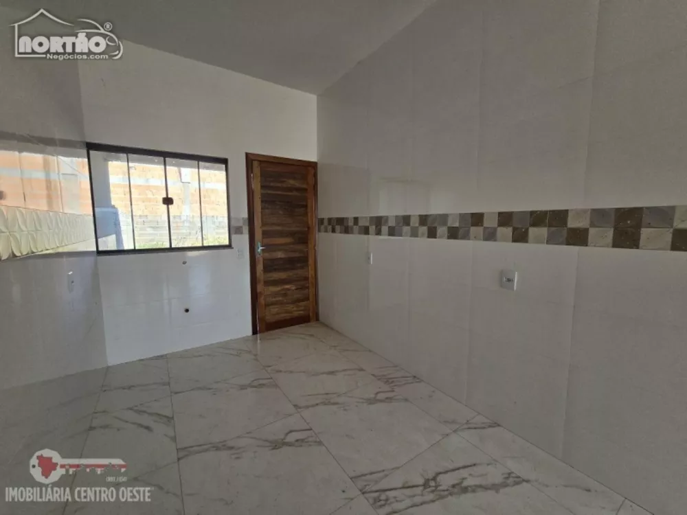 Casa à venda com 3 quartos, 54m² - Foto 4