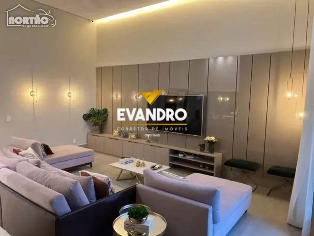 Casa à venda com 3 quartos, 250m² - Foto 1