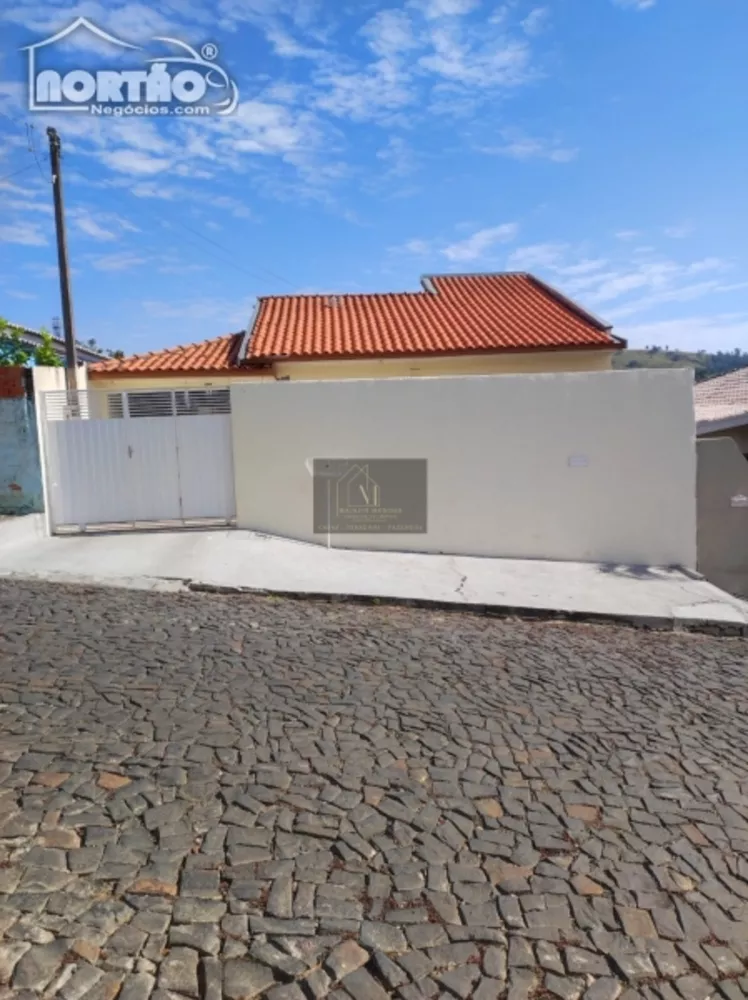 Casa à venda com 2 quartos, 190m² - Foto 1