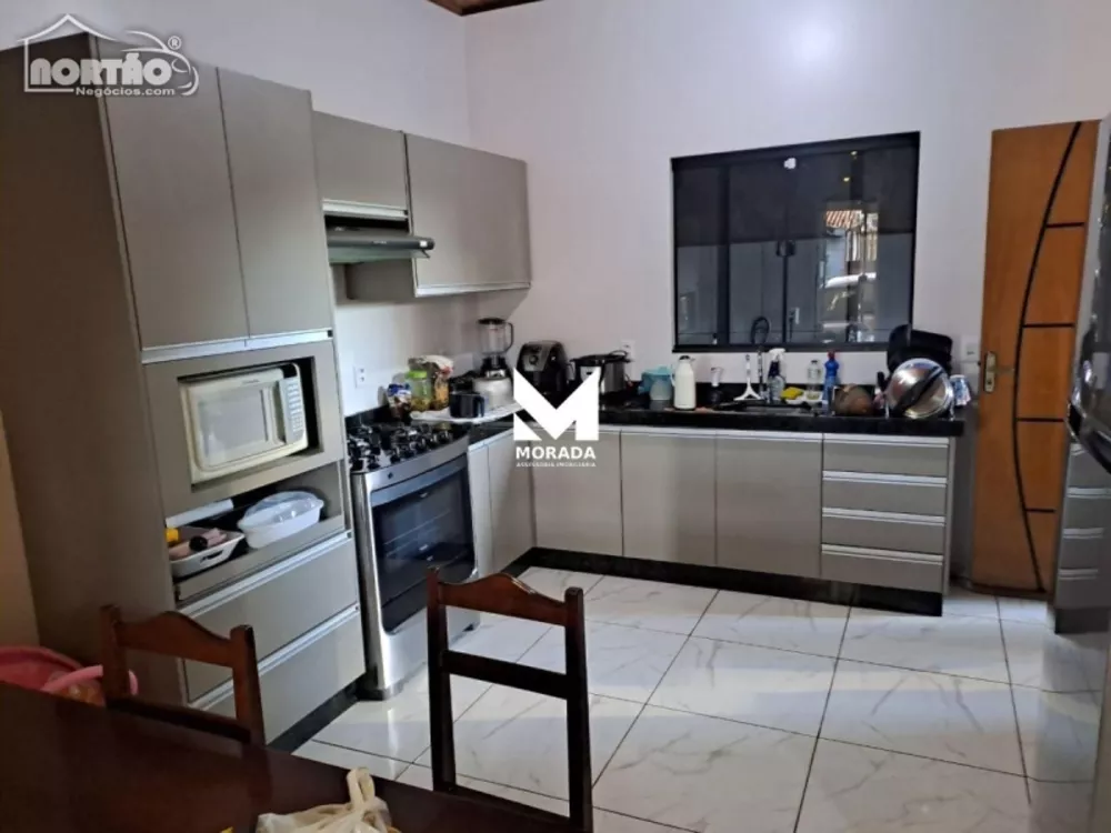 Casa à venda com 4 quartos, 150m² - Foto 3