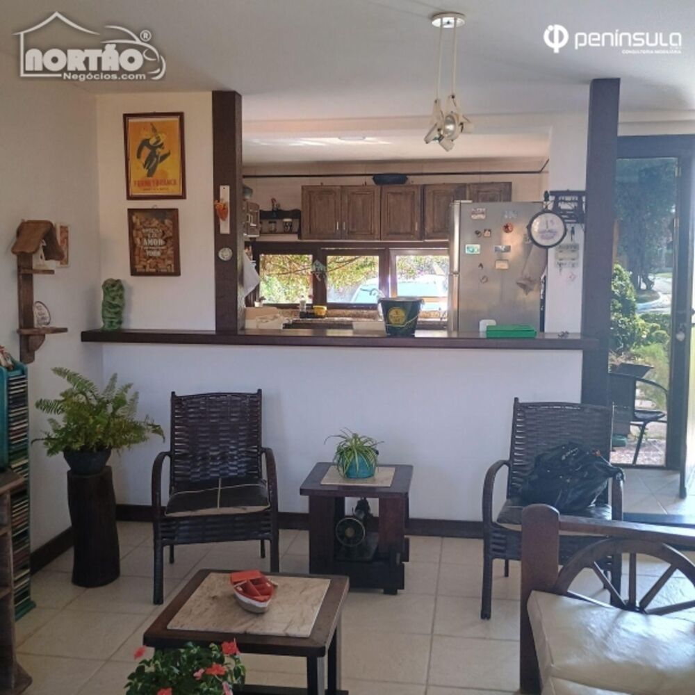 Casa à venda com 4 quartos, 92m² - Foto 4