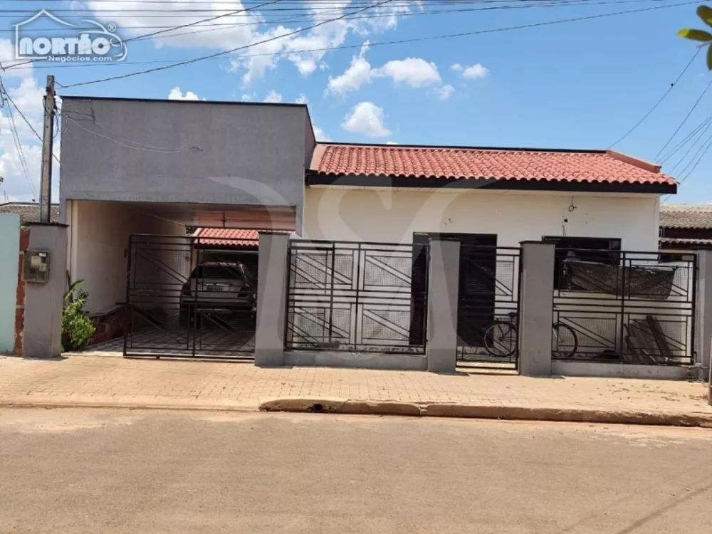 Casa à venda com 4 quartos, 200m² - Foto 1