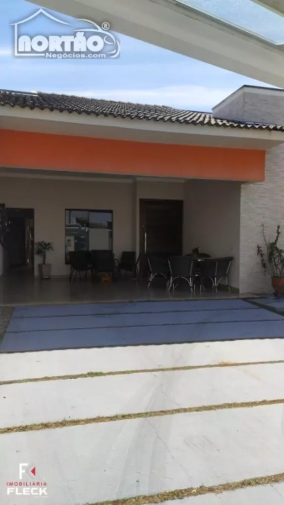 Casa à venda com 4 quartos, 164m² - Foto 1