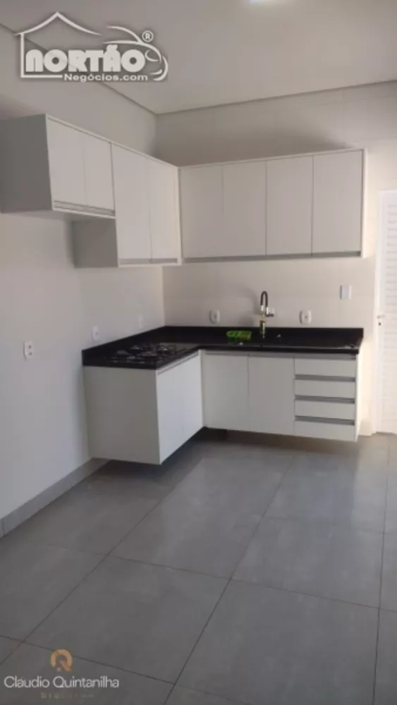 Casa à venda com 3 quartos, 70m² - Foto 2