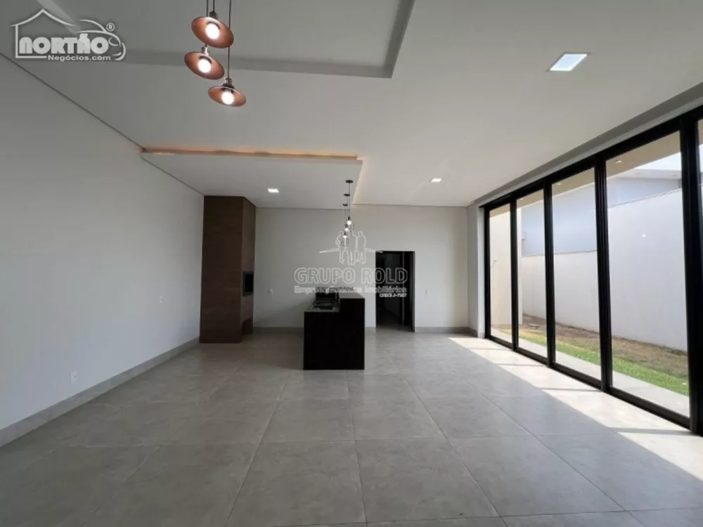 Casa à venda com 2 quartos, 165m² - Foto 4