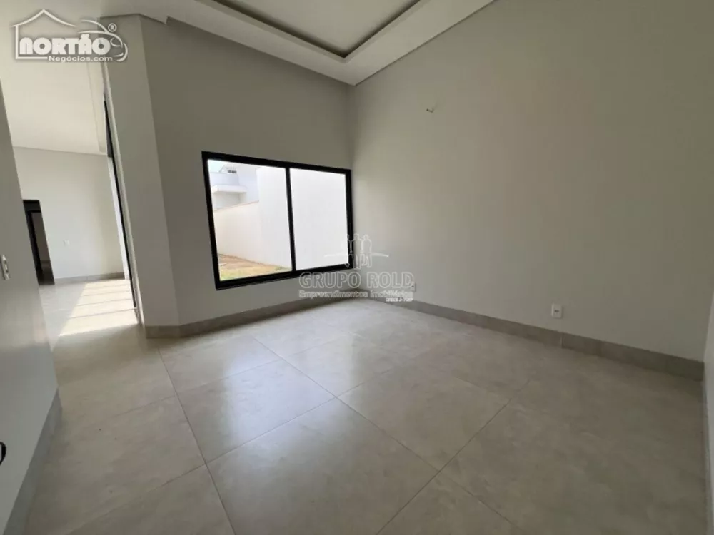 Casa à venda com 2 quartos, 165m² - Foto 2