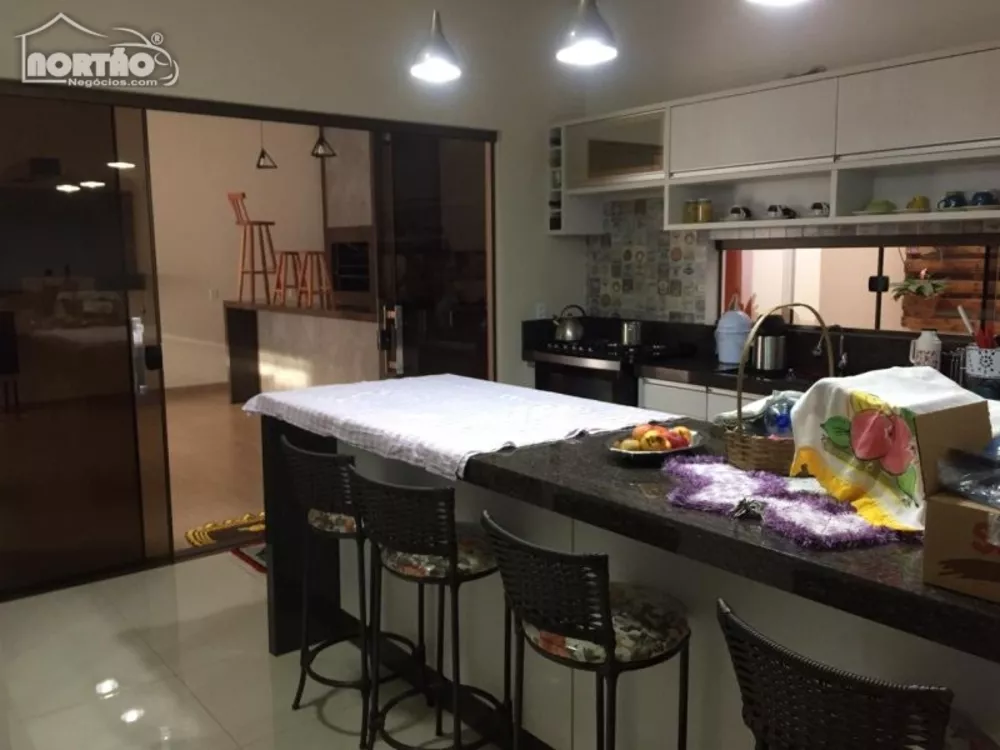 Casa à venda com 4 quartos, 280m² - Foto 5