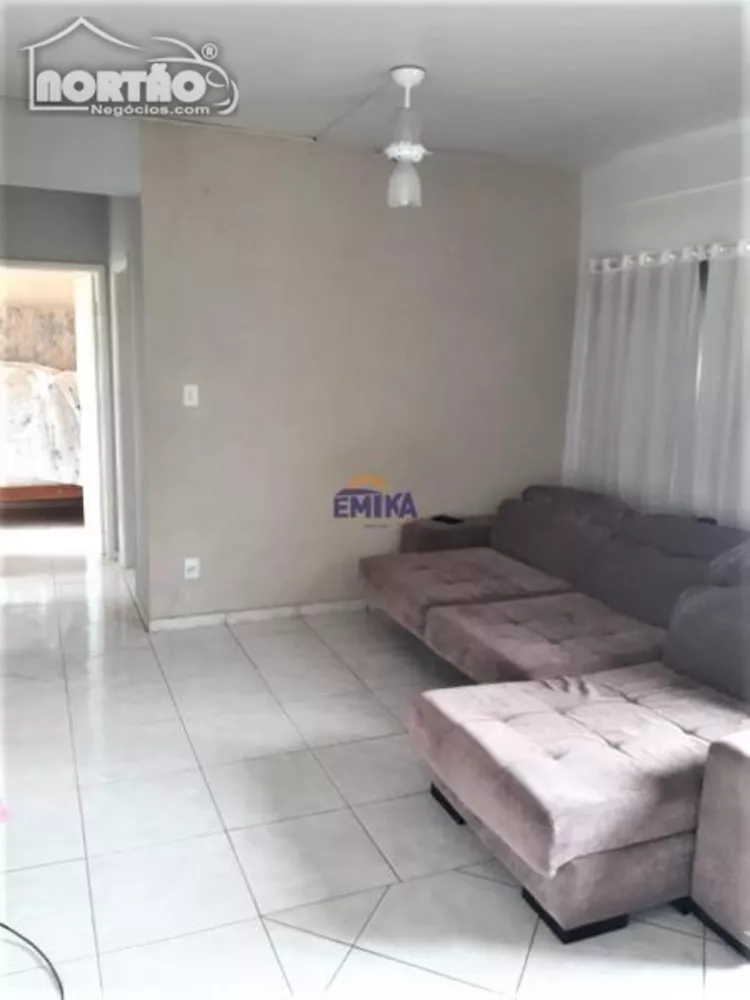 Casa à venda com 2 quartos, 62m² - Foto 2