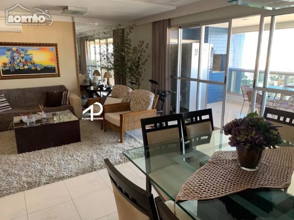 Casa à venda com 3 quartos, 225m² - Foto 1