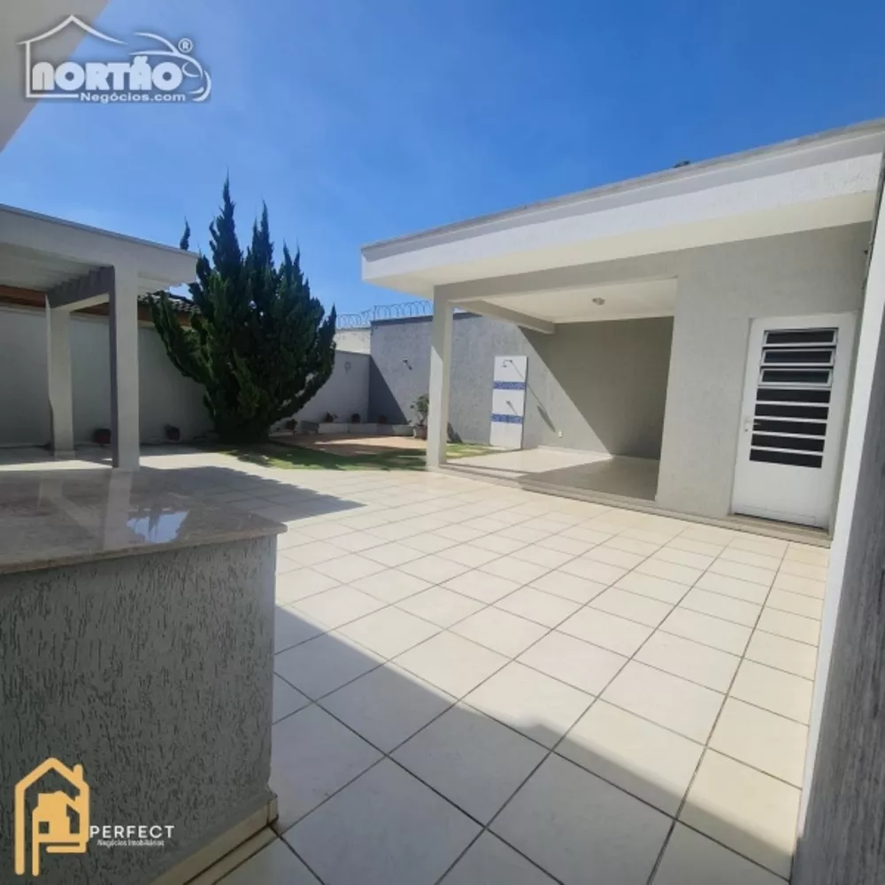 Casa à venda com 5 quartos, 240m² - Foto 8