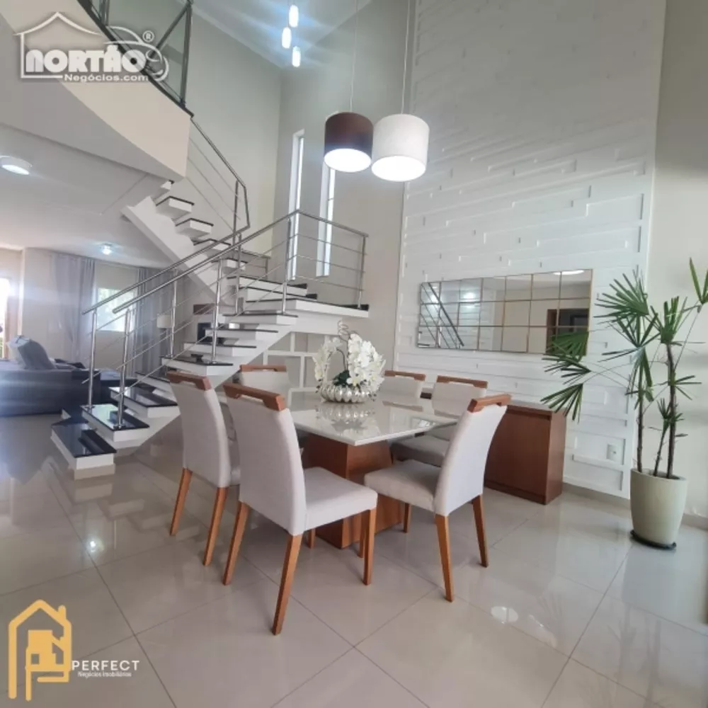 Casa à venda com 5 quartos, 240m² - Foto 6