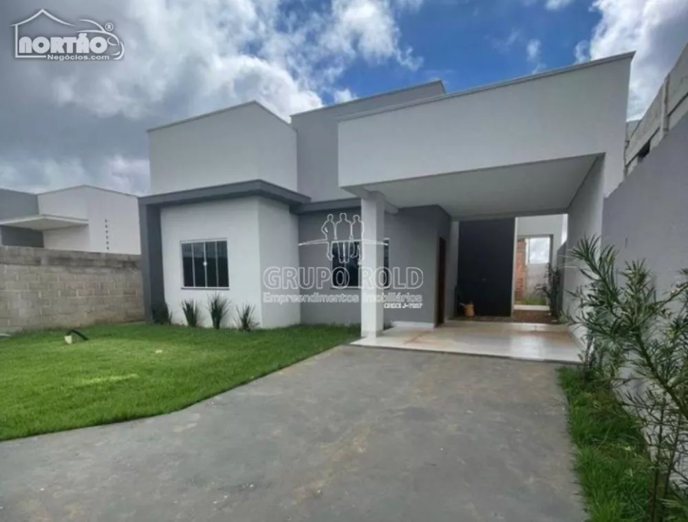 Casa à venda com 3 quartos, 114m² - Foto 1