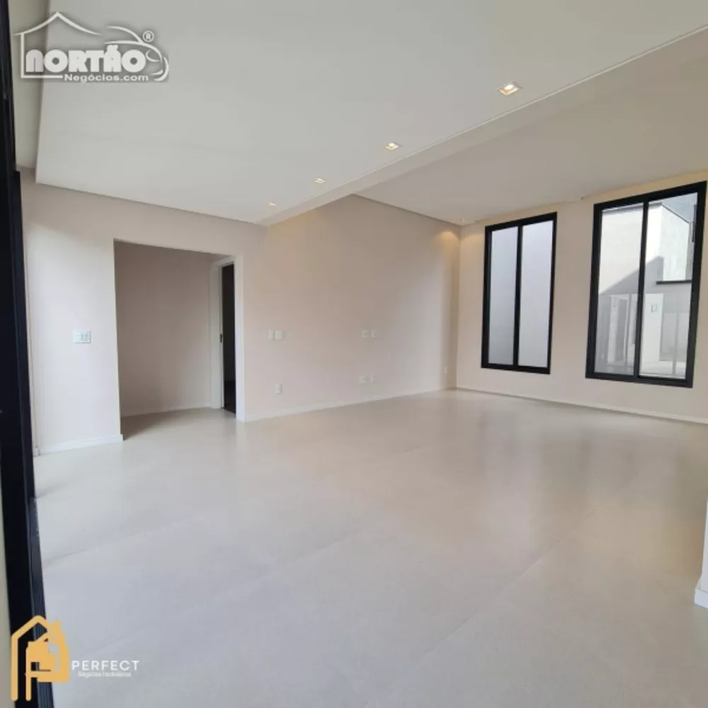 Casa à venda com 5 quartos, 270m² - Foto 4