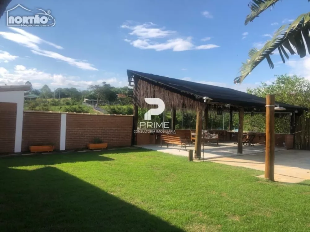 Casa à venda com 6 quartos, 250m² - Foto 2