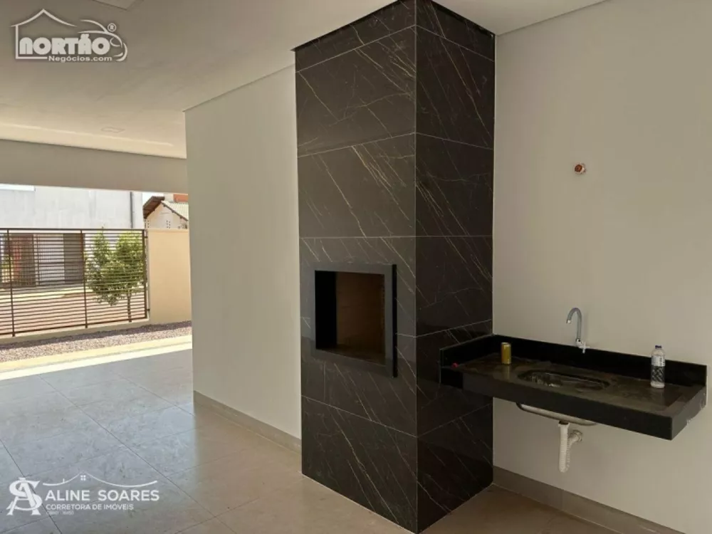 Casa à venda com 4 quartos, 136m² - Foto 4