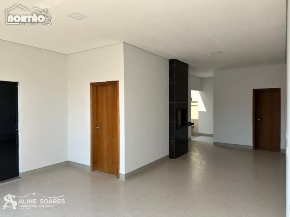 Casa à venda com 4 quartos, 136m² - Foto 3