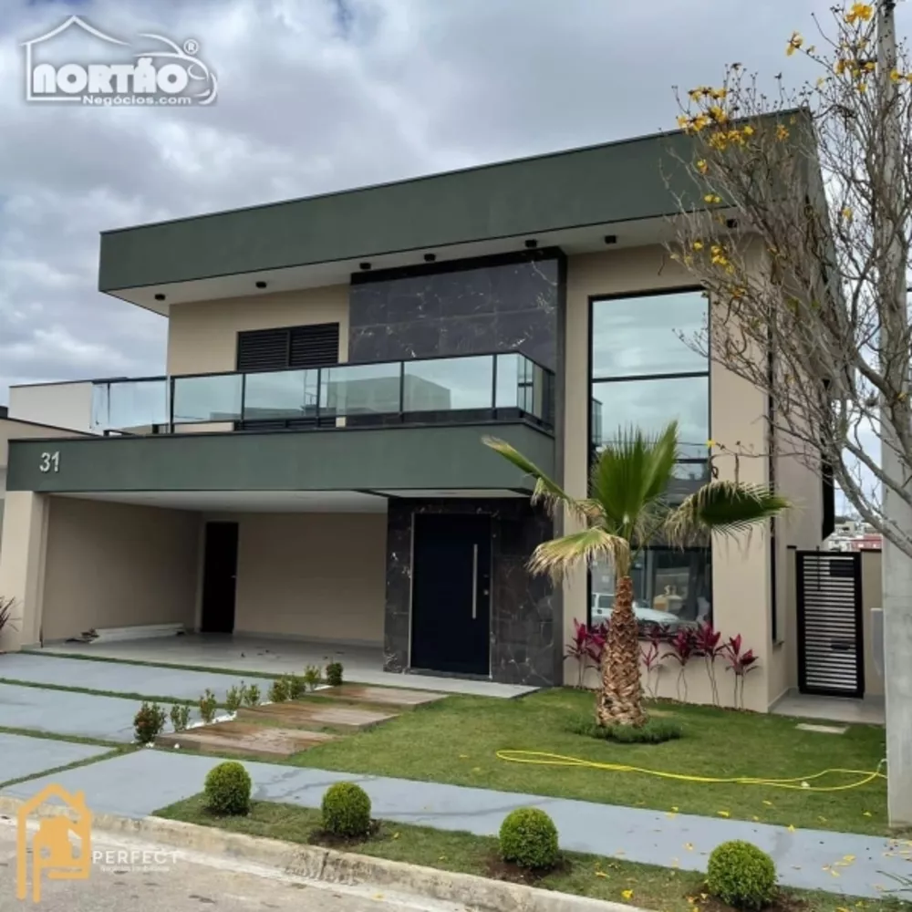 Casa à venda com 5 quartos, 260m² - Foto 1