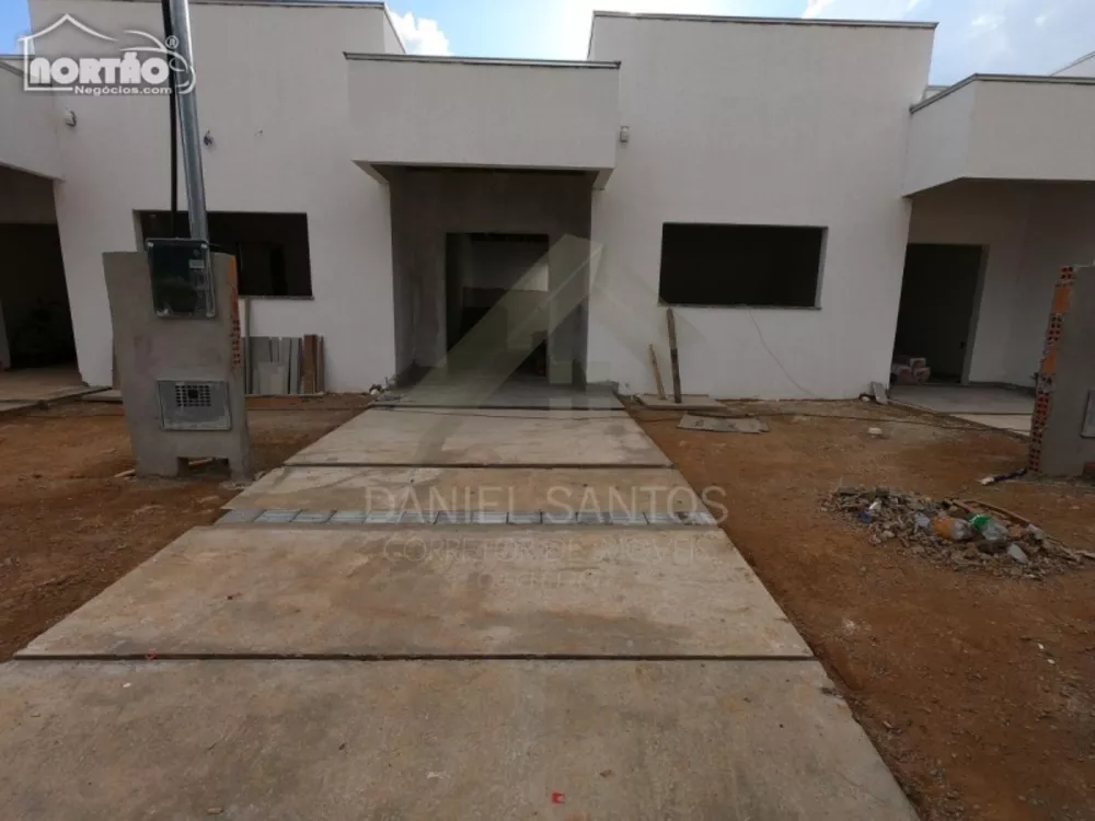 Casa à venda com 3 quartos, 60m² - Foto 3