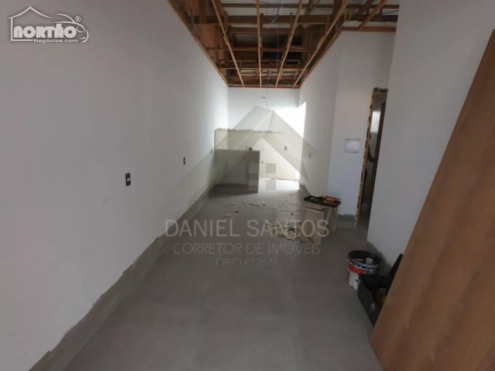 Casa à venda com 3 quartos, 60m² - Foto 2