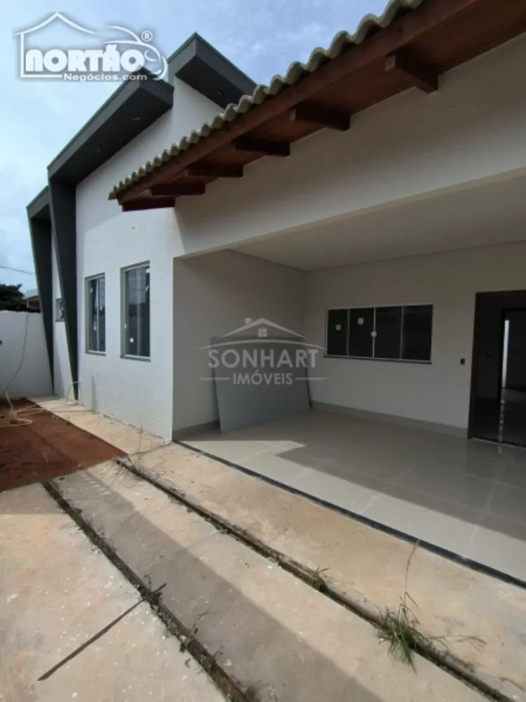 Casa à venda com 2 quartos, 97m² - Foto 1