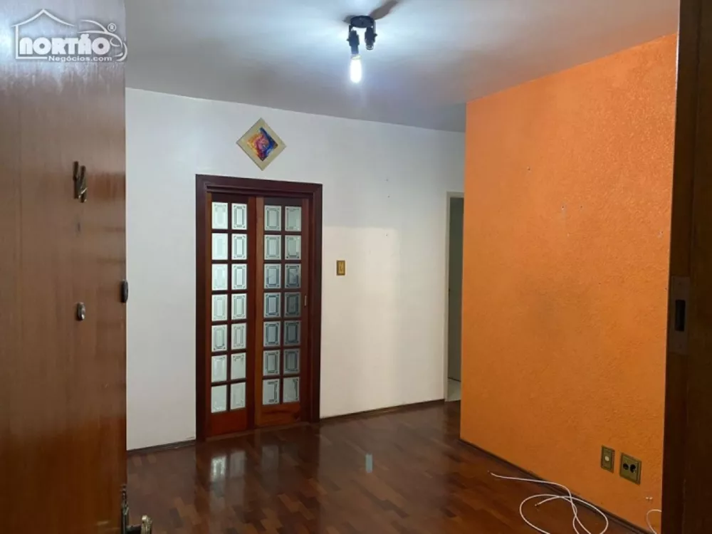 Casa à venda com 3 quartos, 60m² - Foto 1