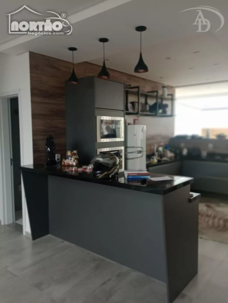 Casa à venda com 4 quartos, 250m² - Foto 4