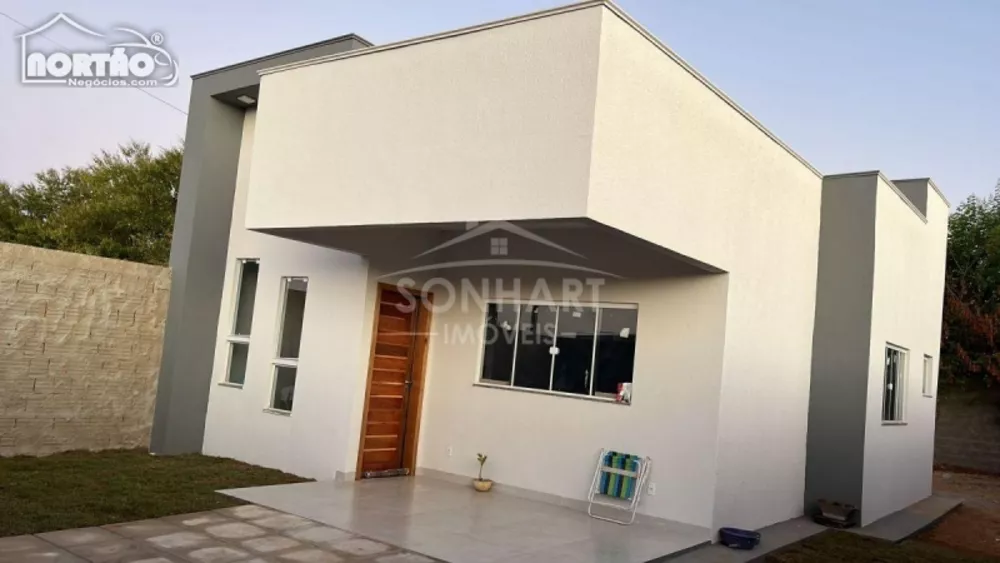 Casa à venda com 3 quartos, 65m² - Foto 1