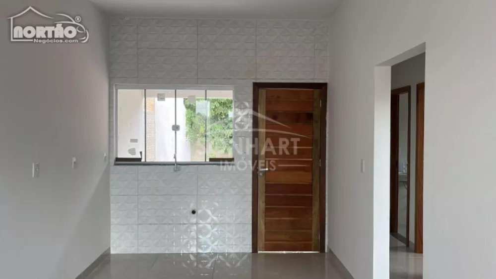 Casa à venda com 3 quartos, 65m² - Foto 2