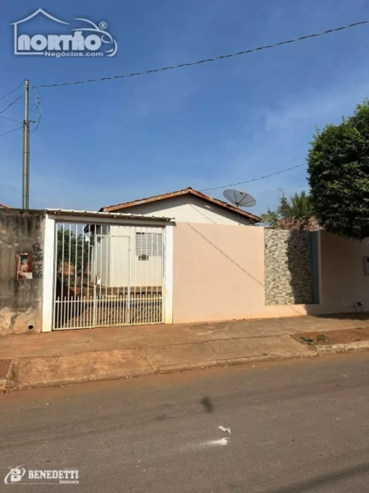 Casa à venda com 3 quartos, 41m² - Foto 1