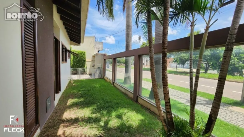 Casa à venda com 4 quartos, 300m² - Foto 1