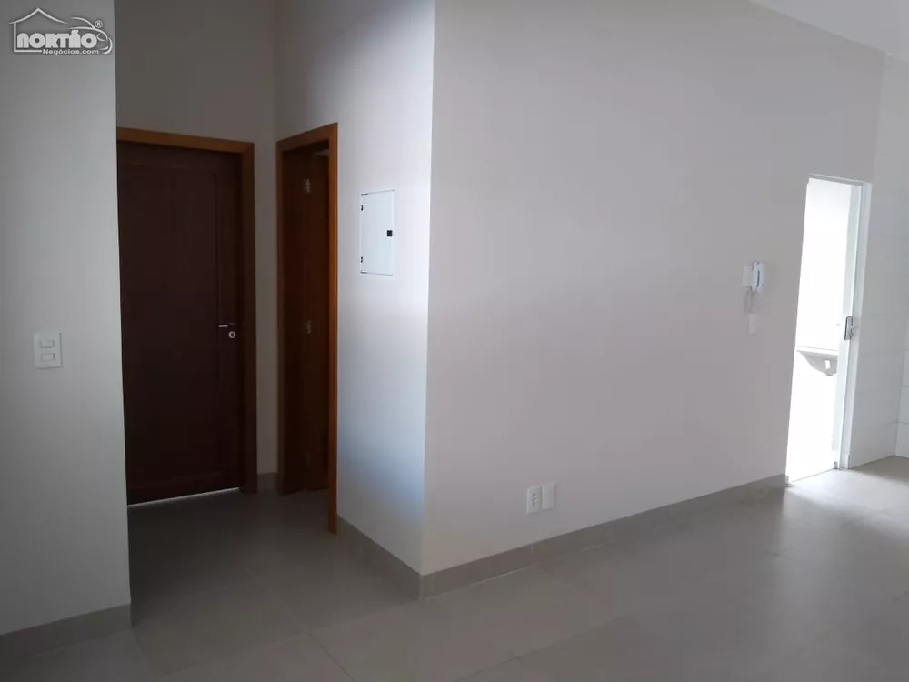 Casa à venda com 3 quartos, 80m² - Foto 11