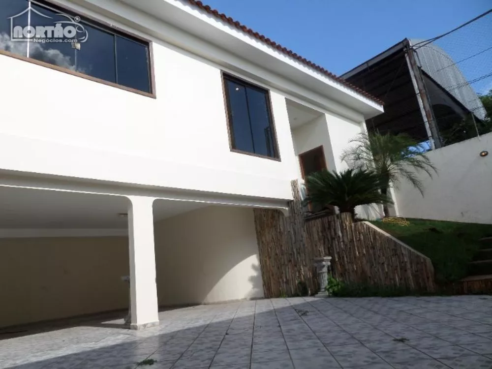 Casa à venda com 4 quartos, 350m² - Foto 1