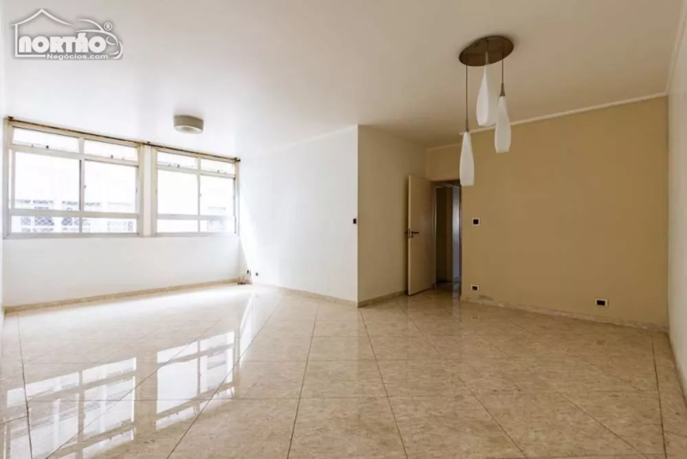 Casa à venda com 3 quartos, 101m² - Foto 1