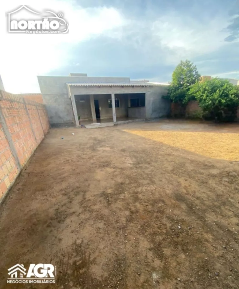 Casa à venda com 3 quartos, 100m² - Foto 1