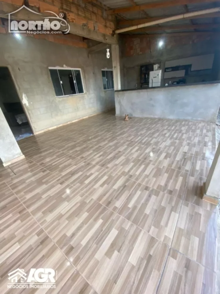 Casa à venda com 3 quartos, 100m² - Foto 2