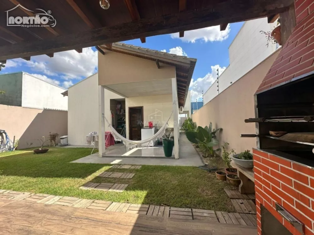 Casa à venda com 2 quartos, 140m² - Foto 2