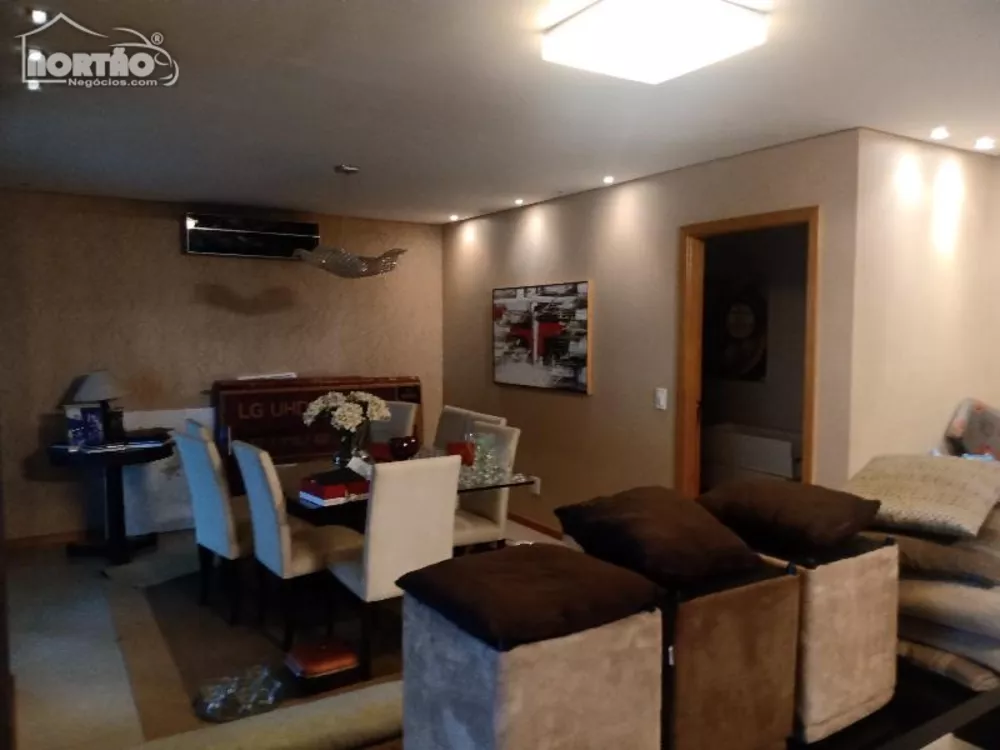 Casa à venda com 3 quartos, 191m² - Foto 2