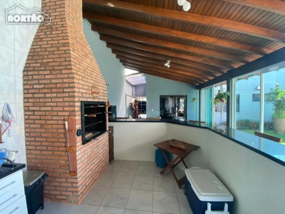 Casa à venda com 2 quartos, 180m² - Foto 7