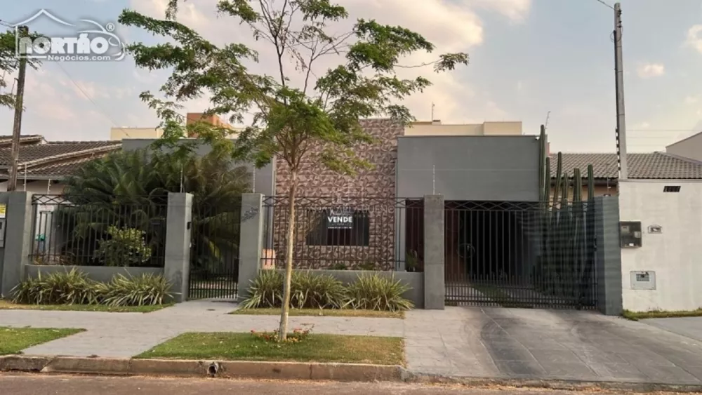 Casa à venda com 2 quartos, 180m² - Foto 1