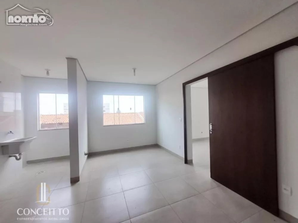 Casa à venda com 1 quarto, 44m² - Foto 2