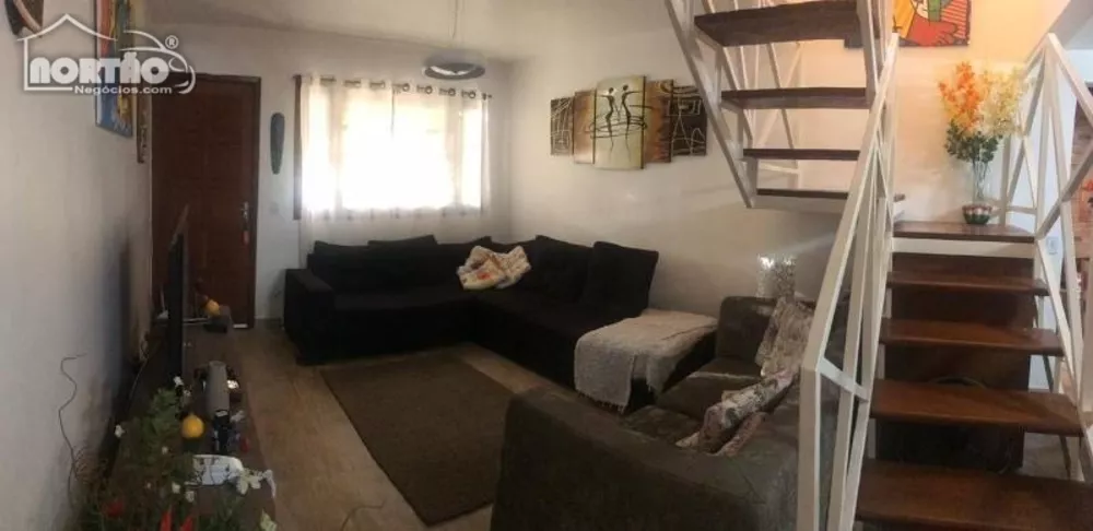 Casa à venda com 4 quartos, 98m² - Foto 3