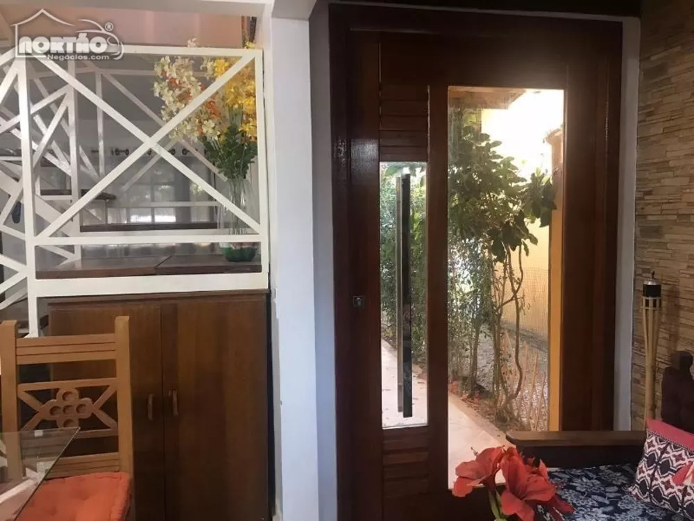 Casa à venda com 4 quartos, 98m² - Foto 4